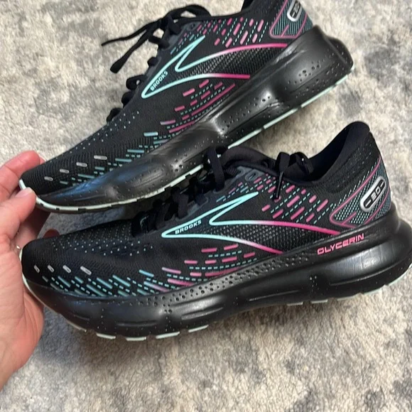 brooks sneakers - Picture 2 of 10